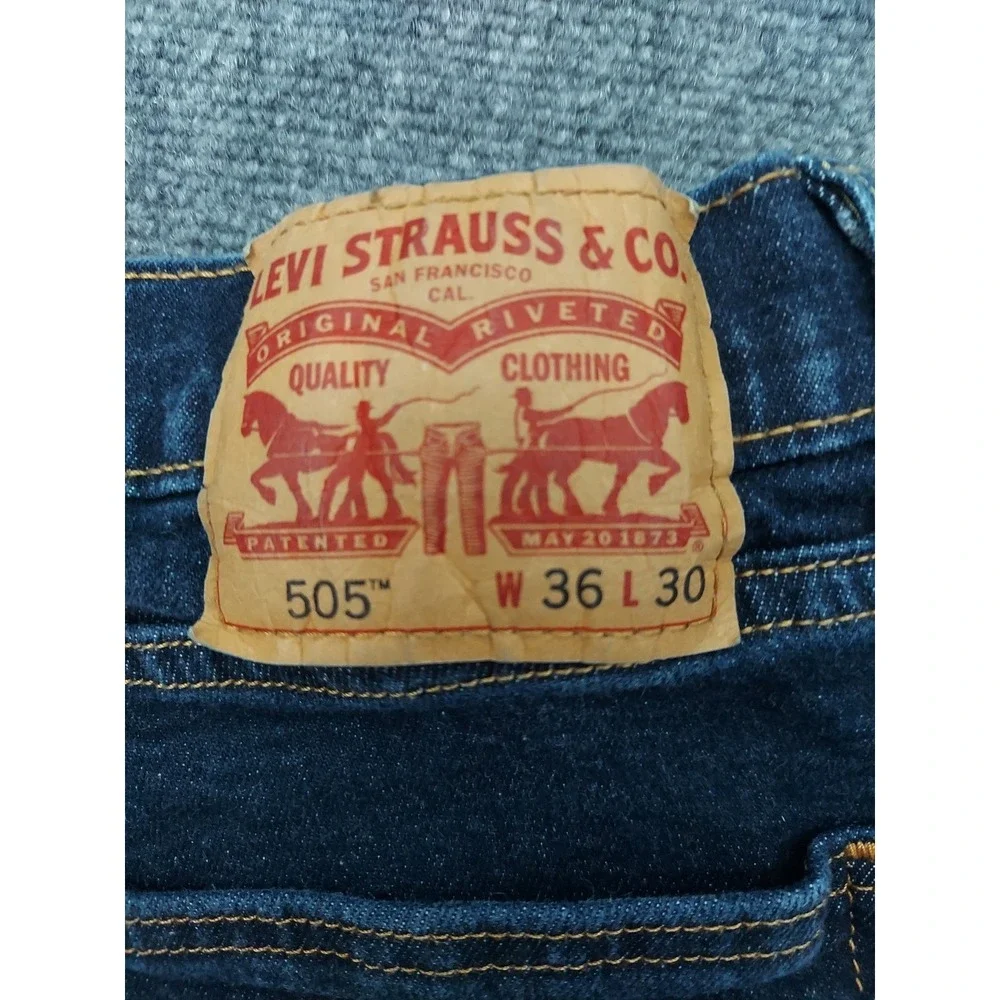 Levis 505 Denim Shorts Jorts Mens 34x9 Blue Bermuda Cut Off Fray Hem Dark tag 36